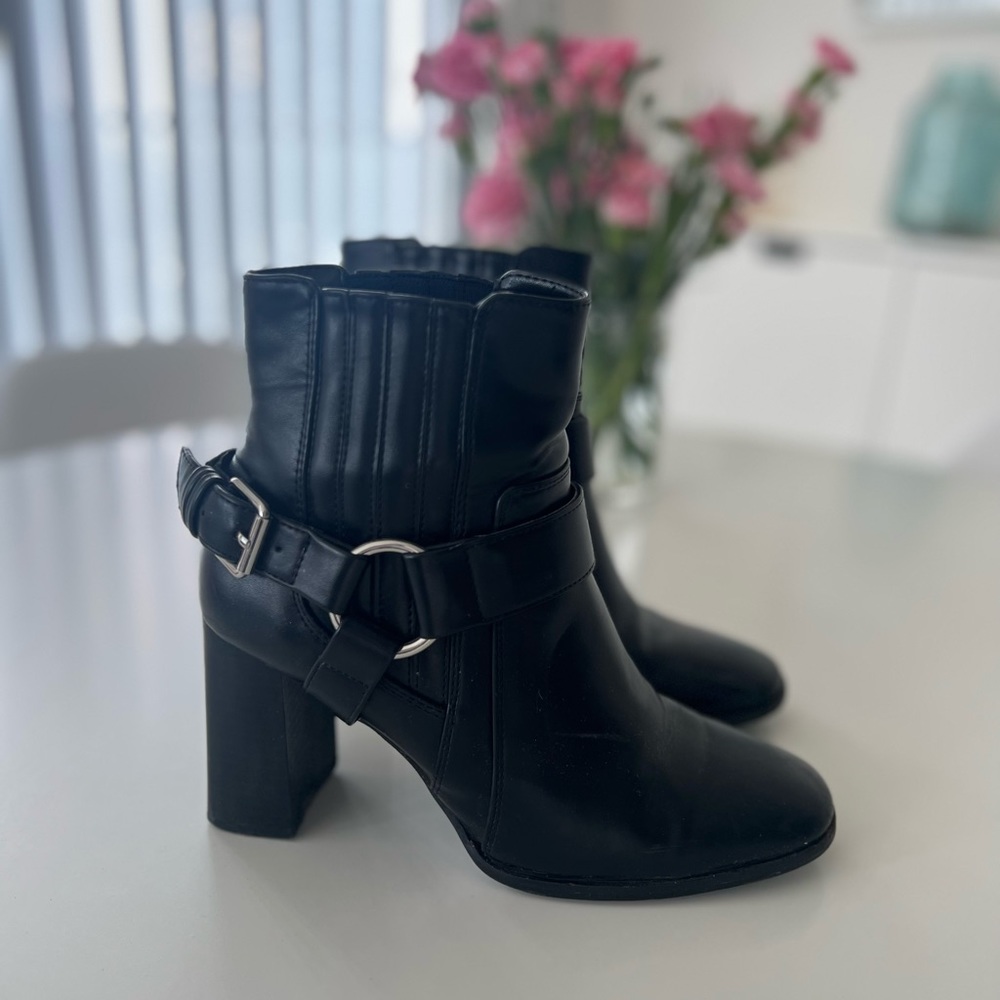 Black BCBG leather booties 7.5